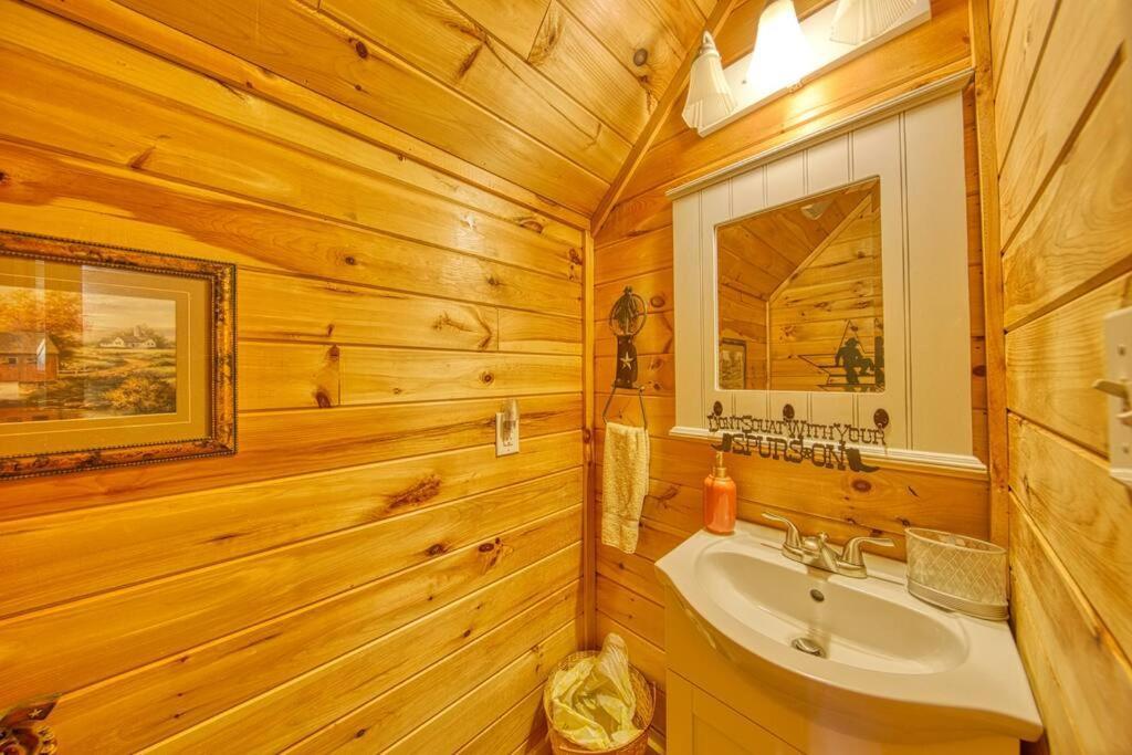 Serenity, A Rustic Log Cabin Retreat Sevierville Exterior foto