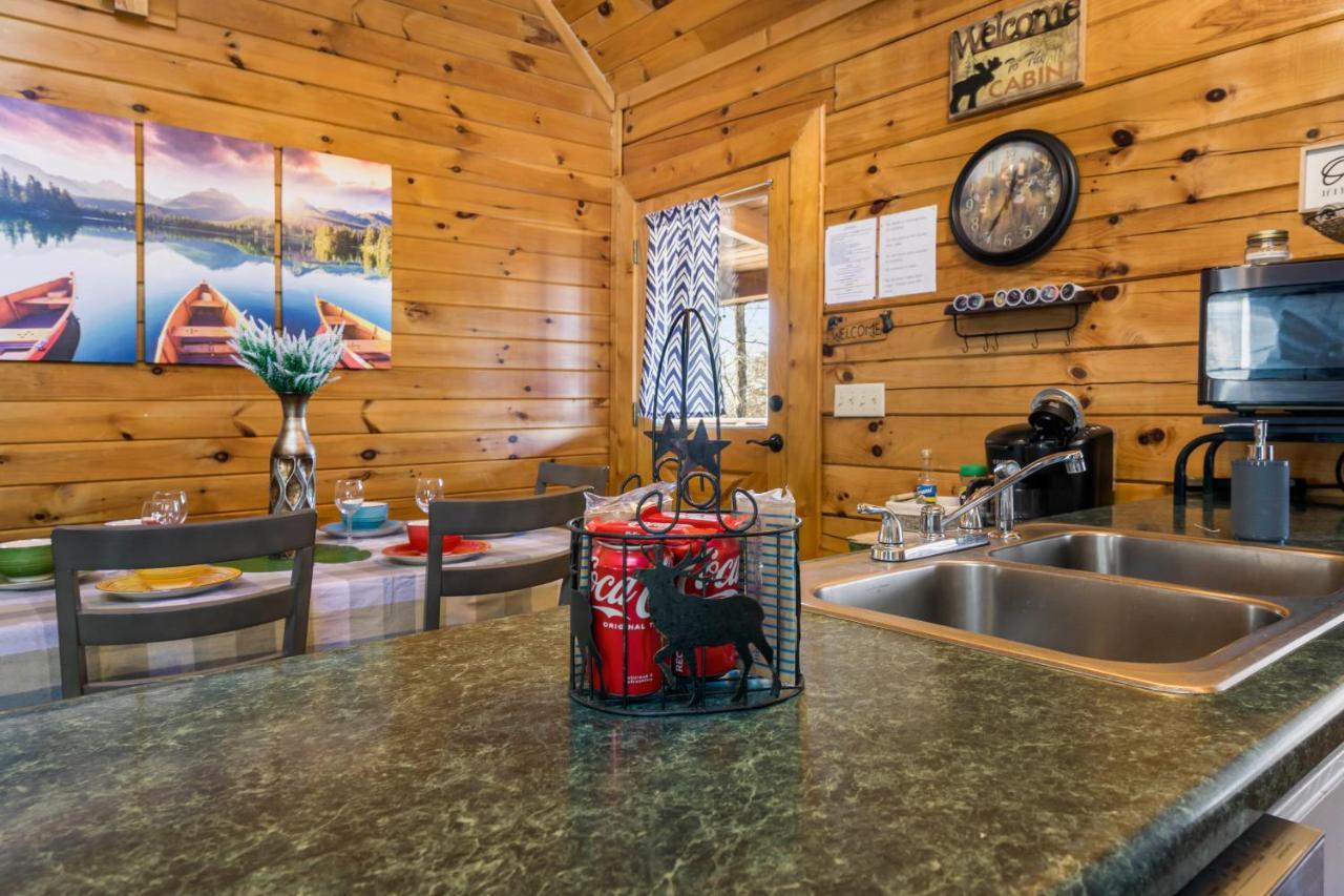 Serenity, A Rustic Log Cabin Retreat Sevierville Exterior foto
